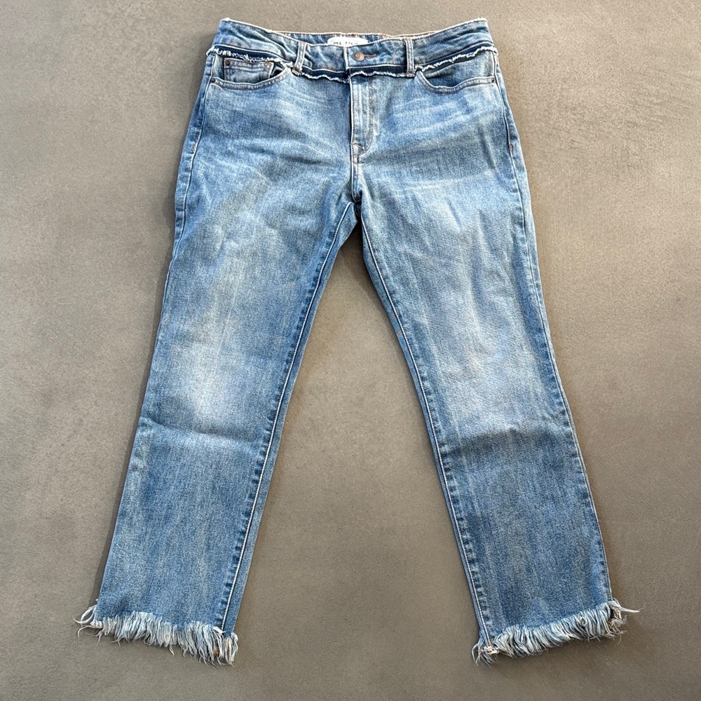 DL1961. Size 30. Mara Insta sculpt straight ankle.